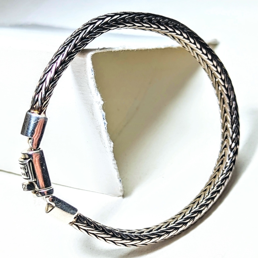 Elegant Silver Women's Bracelet